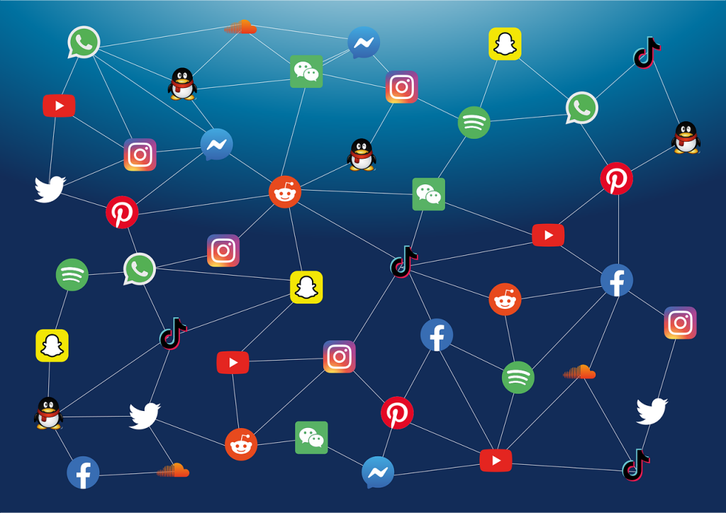 facebook, whatsapp, youtube-5445671.jpg